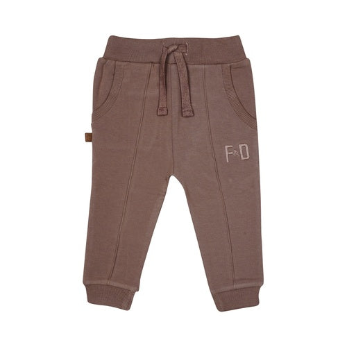 Frogs & Dogs Joggingbroek Pleated Brown “ Smart Club “ 24083004